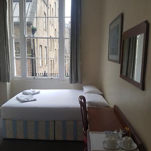Kamer met een King Size Bed